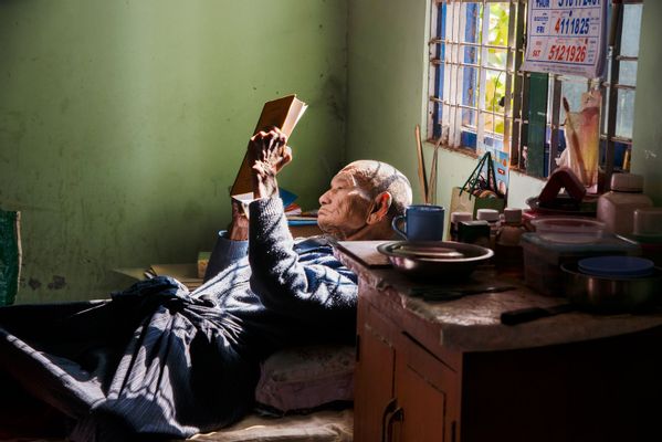 Steve McCurry - Mandalay, Myanmar