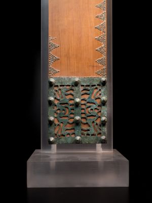 Cinturone bronzeo con motivi animalistici dalla tomba femminile 115