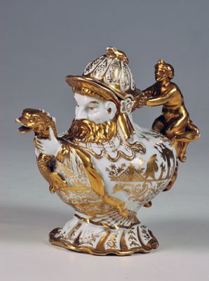 Anthropomorphic teapot decorated with chinoiserie
