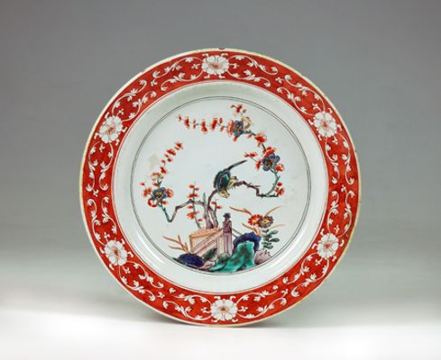 Round plate with central motif in Kakiemon style