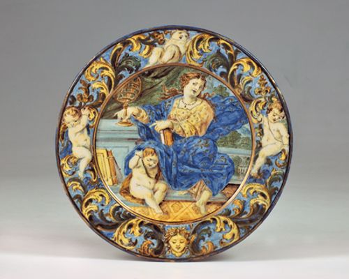 Castelli d’Abruzzo; Carlo Antonio Grue - Piccolo piatto decorato con l’allegoria dell’Astrologia 
