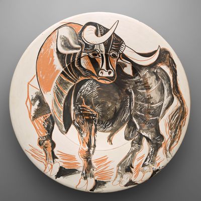 Pablo Picasso - Plate painted with a bull