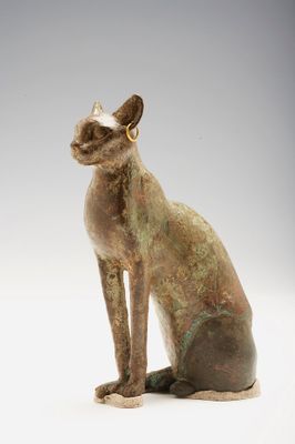 Cat-shaped reliquary
