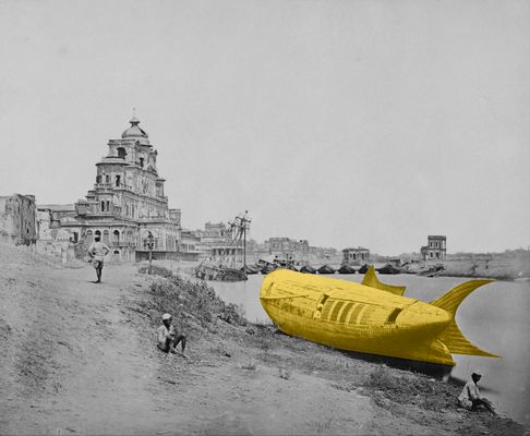 Vista del palacio de Chatzil Manzil con el barco del rey