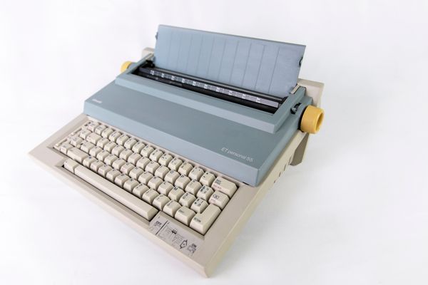 Mario Bellini; Alessandro Chiarato - ETP 55 - portable electronic typewriter