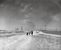 Robert Capa - Femmes marchant dans un paysage désertique