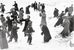 Robert Capa - Bambini che giocano nella neve