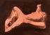 Henry Moore - Figura reclinada de piedra con fondo arquitectónico