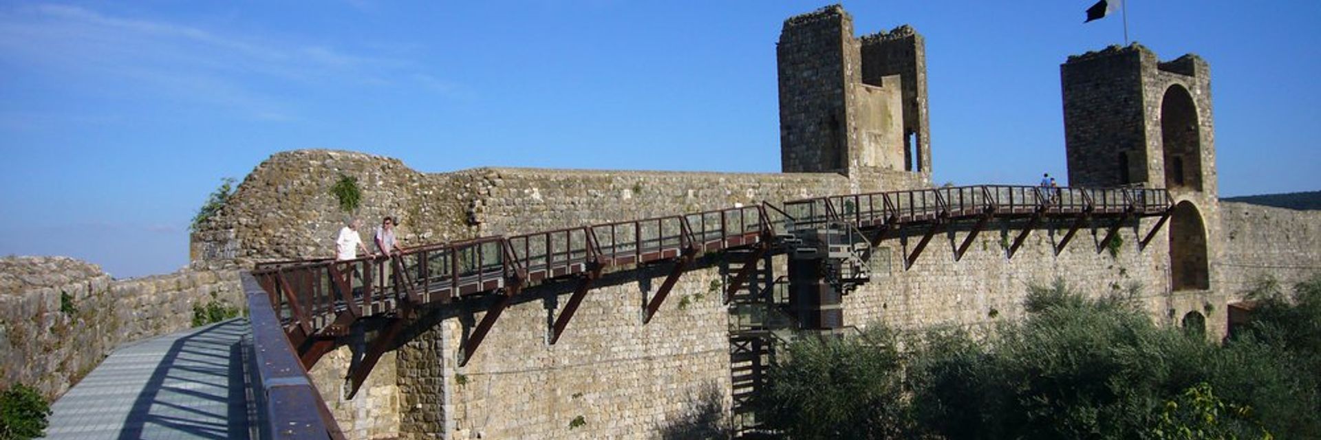 Passerelles sur les remparts de la ville et Monteriggioni in Arme Museum