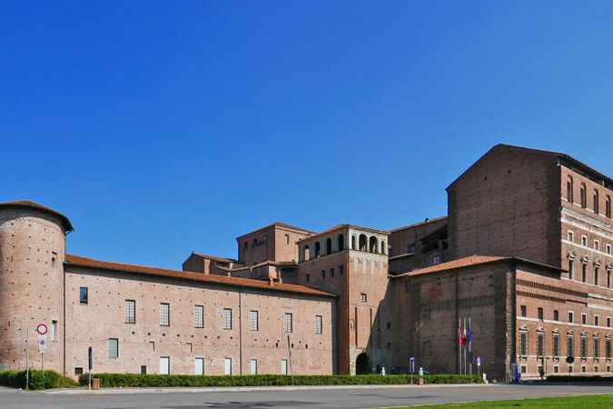 Palazzo Farnese esterno - ph. Roberto Dassoni - Archivio foto Comune di Piacenza.jpg