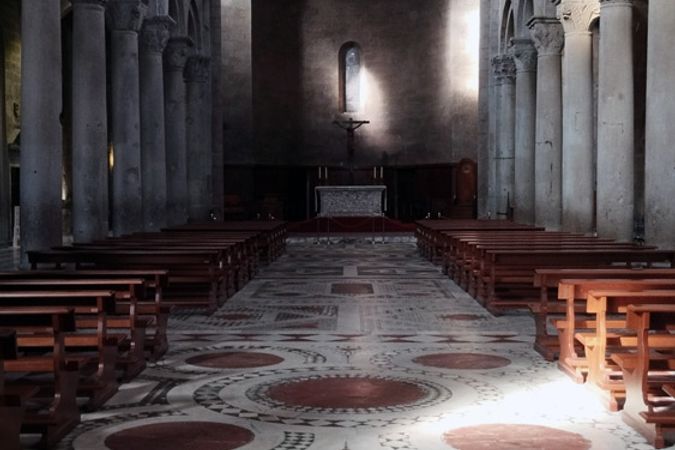 Cattedrale-San-Lorenzo-Interno.jpg