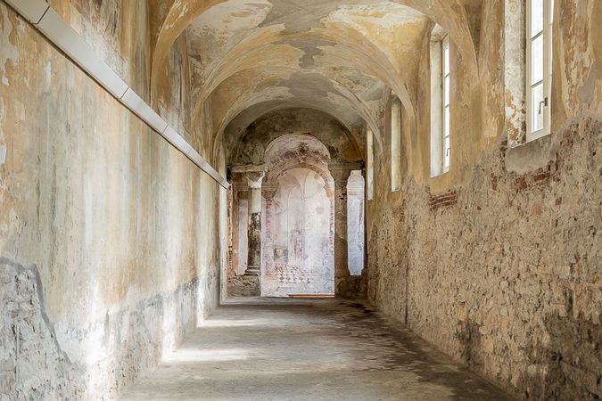 Corridoio di accesso al Monastero del Carmine _foto di Contemporary Locus.jpg