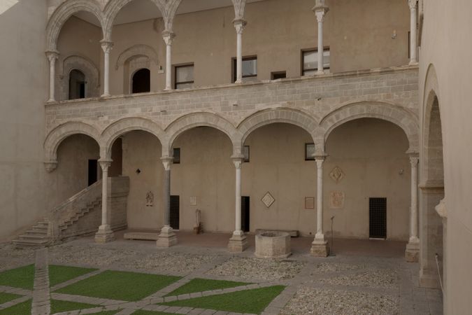 Palazzo Abatellis primo cortile5