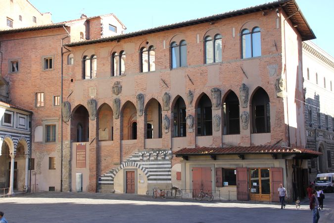antico palazzo_dei_Vescovi_(01)