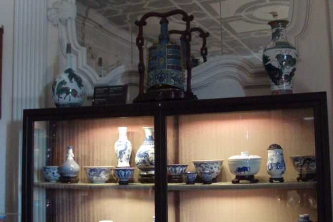 31. Sala XII_ Vetrina ceramiche