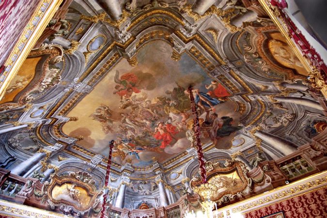 sala del Corpo Diplomatico - affreschi della volta di Francesco De Mura e Vincenzo Re.JPG