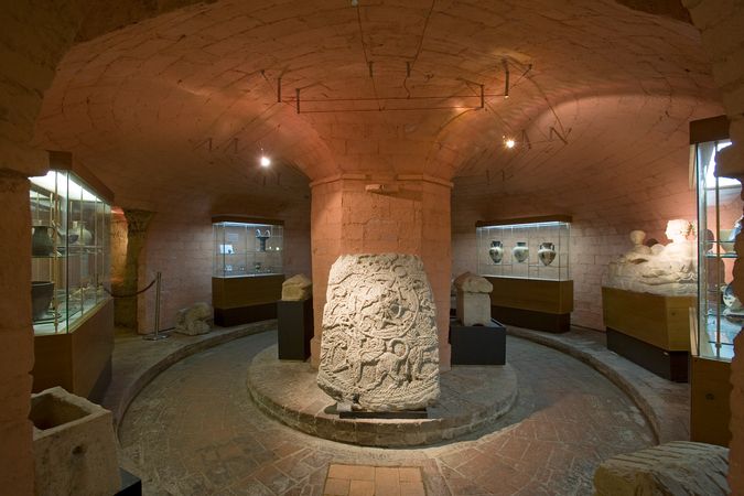 Chianciano Terme, Museo Civico Archeologico- Piano inferiore, interno.jpg