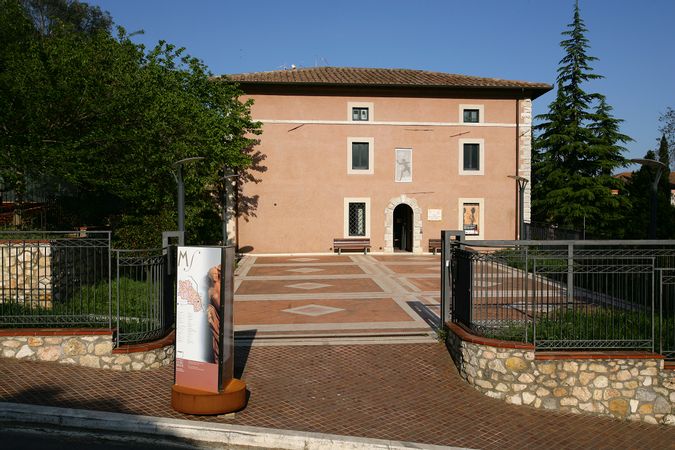 Chianciano Terme, Museo Civico Archeologico - Ingresso del Museo.jpg