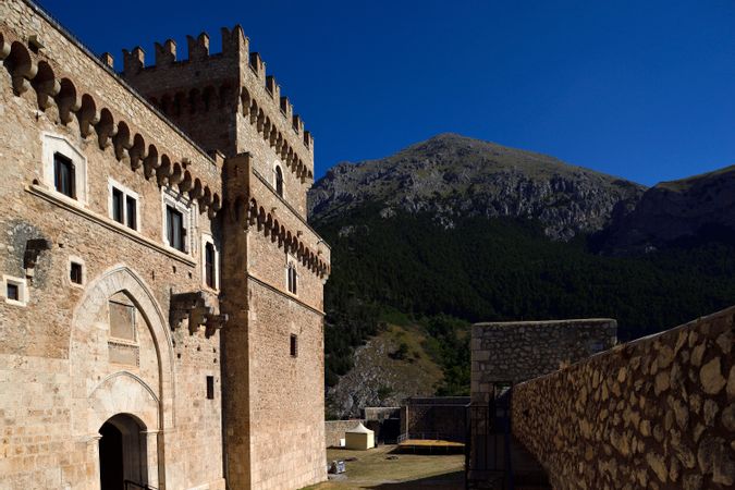Castello Piccolomini_esterno1